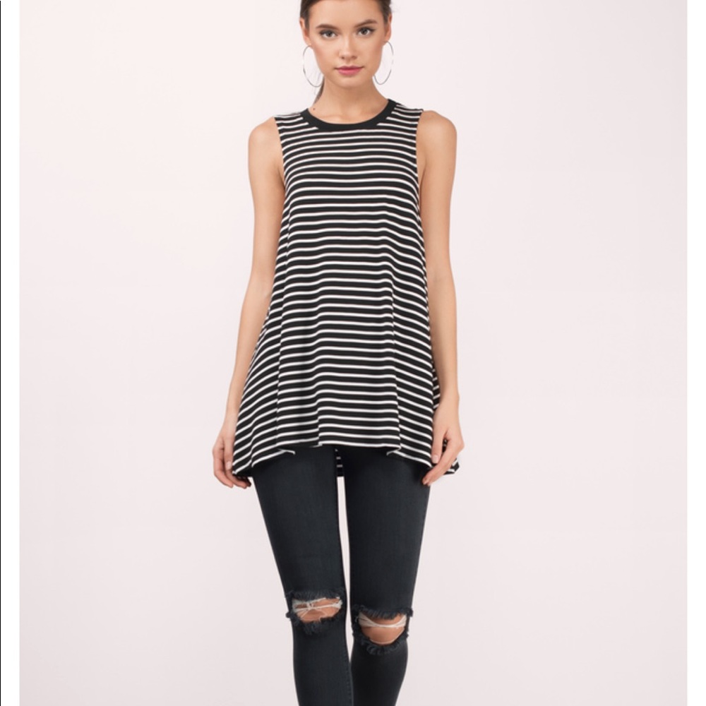 Tobi White and Black Striped tank Sz Large